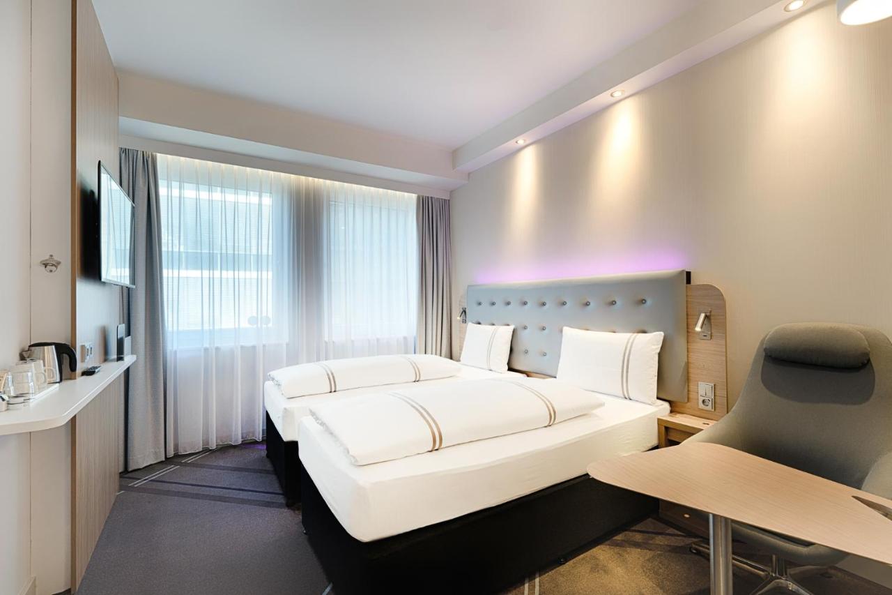 Premier Inn Frankfurt Westend Hotel